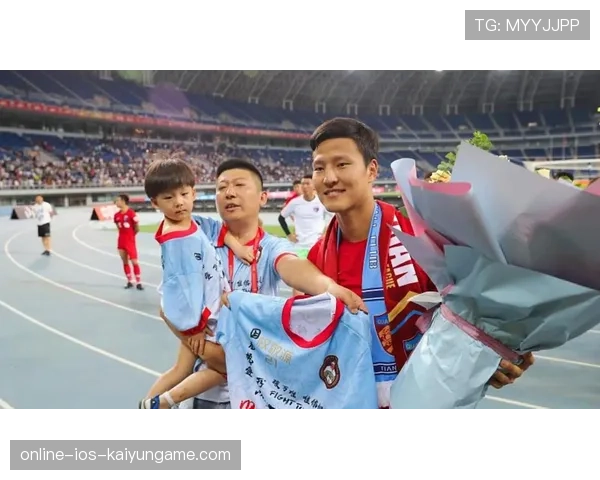 冠军球队球员退役典礼温馨感人球迷纷纷致敬，球员退役说的话