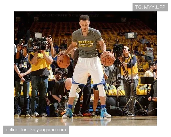 勇士主场战胜太阳，穆迪和库里成为得分机器，勇士新秀穆迪身高